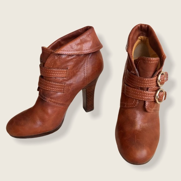 Frye Matilda 2-Strap Heeled Leather Ankle Booties - Picture 5 of 12